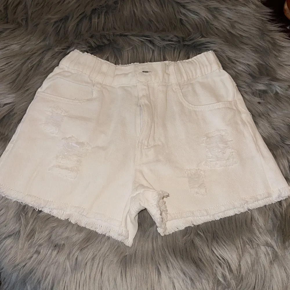 NWT raw trim white denim shorts. Size 6-7/130.